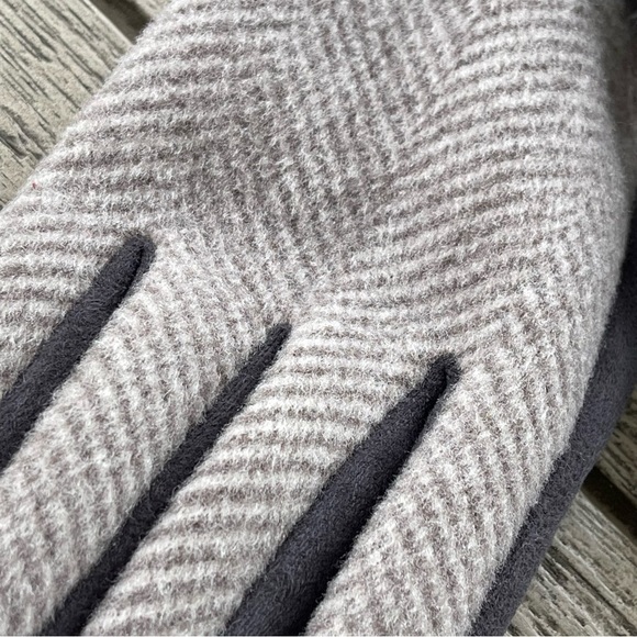 Charlie Paige Gray Fur-Trimmed Herringbone Technology Friendly Gloves NWT - Picture 7 of 7
